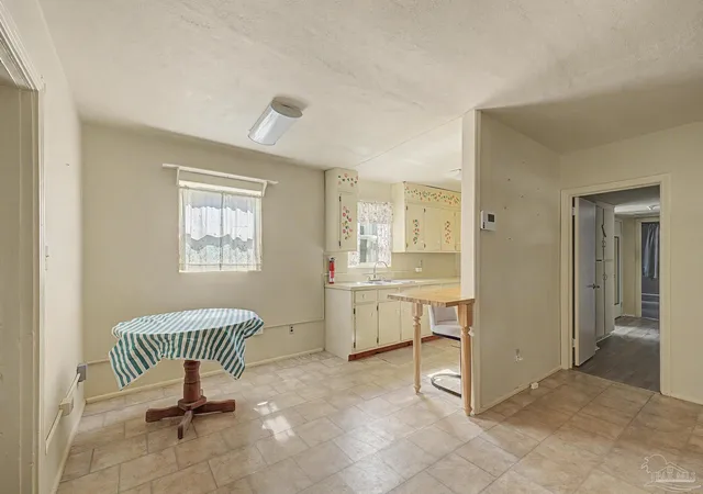 Photo 4 of Single family home for sale at 602 Edgecliff Dr, Pensacola, FL 32506 | MLS# 688210 | Listing updated on 2026-09-09