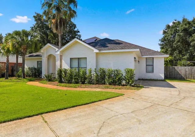 Photo 2 of Single family home for sale at 1194 Jaguar Cir, Gulf Breeze, FL 32563 | MLS# 684498 | Listing updated on 2026-09-01