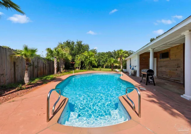 Photo 3 of Single family home for sale at 1194 Jaguar Cir, Gulf Breeze, FL 32563 | MLS# 684498 | Listing updated on 2026-09-01