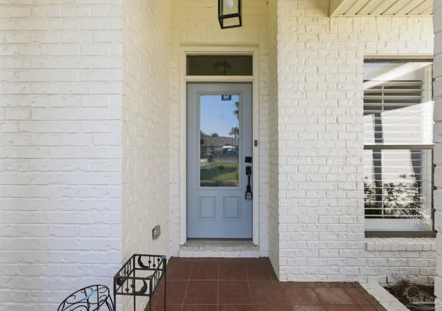 Photo 4 of Single family home for sale at 1194 Jaguar Cir, Gulf Breeze, FL 32563 | MLS# 684498 | Listing updated on 2026-09-01