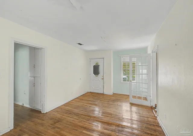 Photo 3 of Single family home for sale at 333 Gibbs Rd, Pensacola, FL 32507 | MLS# 682349 | Listing updated on 2026-09-08