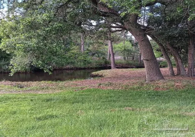 Photo 3 of Sale Pending at 406 Nw Syrcle Dr, Pensacola, FL 32507 | MLS# 670737 | Listing updated on 2026-10-03