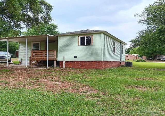 Photo 3 of Sale Pending at 406 Nw Syrcle Dr, Pensacola, FL 32507 | MLS# 670737 | Listing updated on 2026-10-03