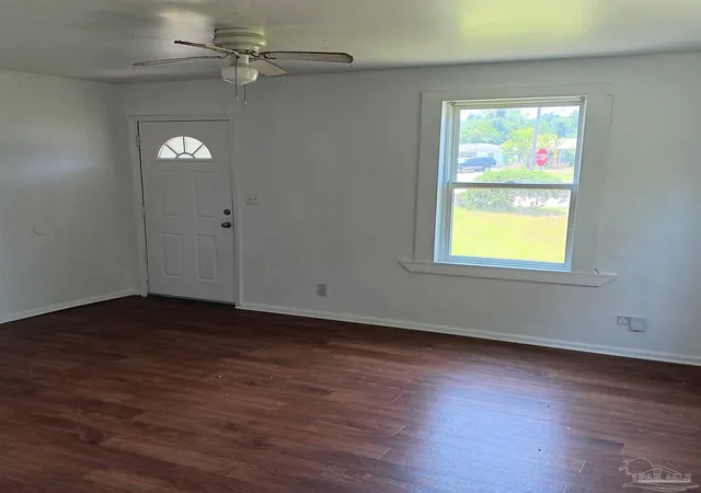 Photo 4 of Sale Pending at 406 Nw Syrcle Dr, Pensacola, FL 32507 | MLS# 670737 | Listing updated on 2026-10-03