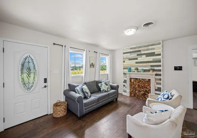 Listing Photo 5 - Condo for sale in building located at 20 Saint Johns St, Pensacola, FL 32503