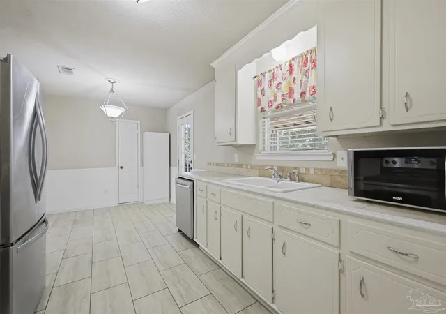 Photo 4 of Sale Pending at 6630 Helms Rd, Pensacola, FL 32526 | MLS# 681762 | Listing updated on 2026-10-09