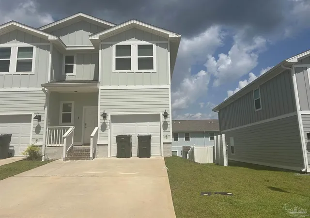 Townhouse for sale at 9506 Nature Crk Cir, Pensacola, FL 32526 | MLS# 685508