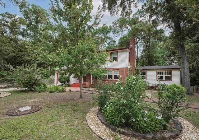 Photo 4 of Single family home for sale at 2020 E Bobe St, Pensacola, FL 32503 | MLS# 684173 | Listing updated on 2026-08-31