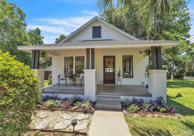 Photo 2 of Single family home for sale at 2025 W Wright St, Pensacola, FL 32502 | MLS# 684570 | Listing updated on 2026-10-07