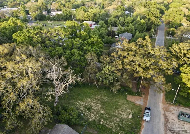 3rd image of 3714 W Gadsden St, Pensacola, FL 32505 | MLS# 680763