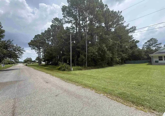 2nd image of 8100 Pond Valley Dr, Pensacola, FL 32506 | MLS# 668176