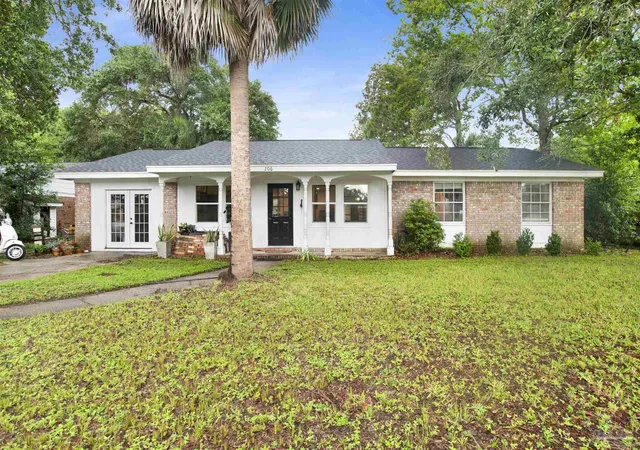 Photo 1 of Single family home for sale at 206 Norwich Dr, Gulf Breeze, FL 32561 | MLS# 684541 | Listing updated on 2026-08-26