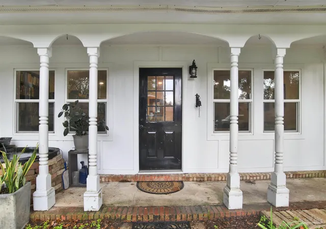 Photo 2 of Single family home for sale at 206 Norwich Dr, Gulf Breeze, FL 32561 | MLS# 684541 | Listing updated on 2026-08-26