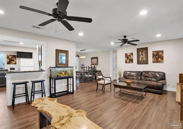 Photo 3 of Single family home for sale at 206 Norwich Dr, Gulf Breeze, FL 32561 | MLS# 684541 | Listing updated on 2026-08-26