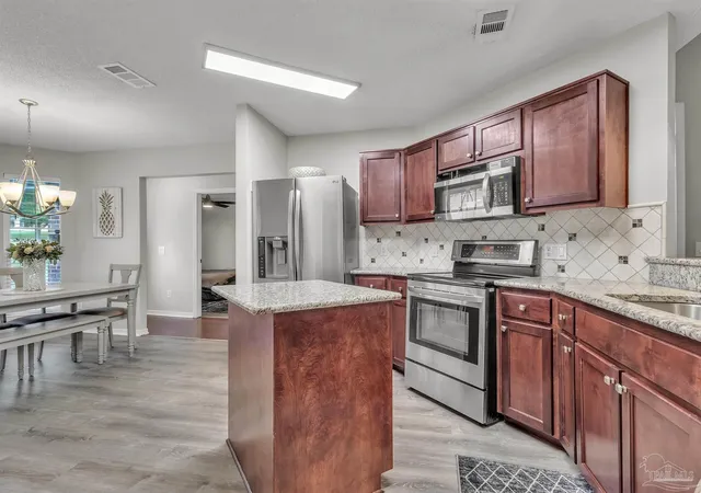 5th image of 546 Shiloh Dr, Pensacola, FL 32503 | MLS# 682213