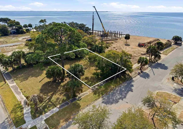 Land for sale at 902 S I St, Pensacola, FL 32502 | MLS# 677736