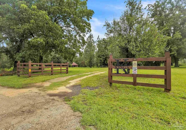 Photo 3 of Manufactured home for sale at 9918 Amos Cabaniss Rd, Milton, FL 32570 | MLS# 684322 | Listing updated on 2026-07-09