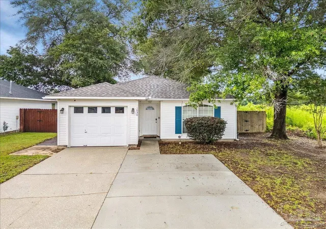 Photo 2 of Single family home for sale at 1030 Simpson St, Pensacola, FL 32526 | MLS# 685760 | Listing updated on 2026-08-31