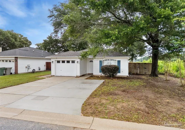 Photo 3 of Single family home for sale at 1030 Simpson St, Pensacola, FL 32526 | MLS# 685760 | Listing updated on 2026-08-31