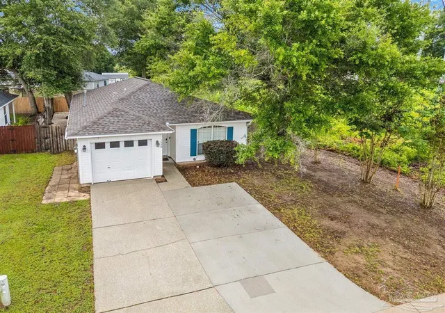 Photo 4 of Single family home for sale at 1030 Simpson St, Pensacola, FL 32526 | MLS# 685760 | Listing updated on 2026-08-31