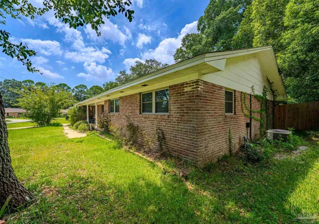 Photo 4 of Single family home for sale at 4996 Prieto Dr, Pensacola, FL 32506 | MLS# 688018 | Listing updated on 2026-10-20