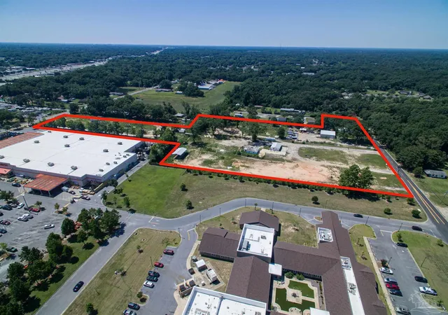 Photo 3 of Sale Pending at 9200 Fowler Ave, Pensacola, FL 32534 | MLS# 648961 | Listing updated on 2025-01-21