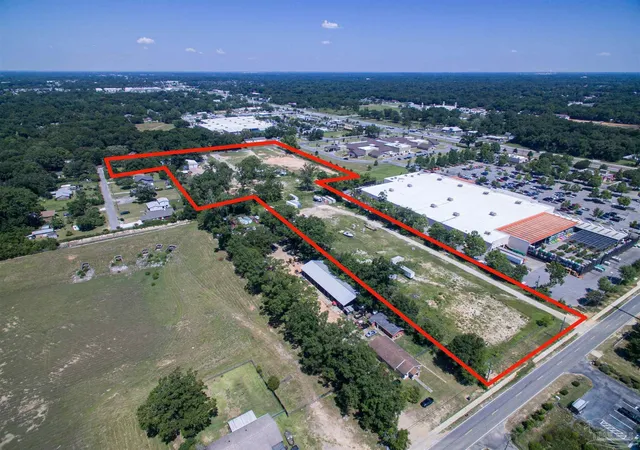 Photo 4 of Sale Pending at 9200 Fowler Ave, Pensacola, FL 32534 | MLS# 648961 | Listing updated on 2025-01-21