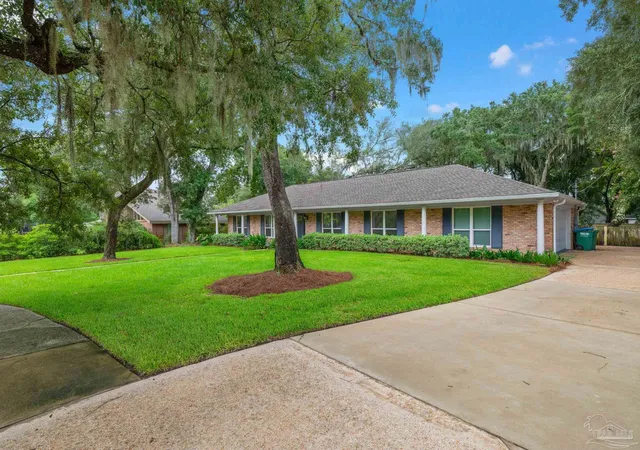 Photo 3 of Single family home for sale at 409 Andrew Jackson Trl, Gulf Breeze, FL 32561 | MLS# 688267 | Listing updated on 2026-09-01