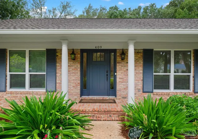 Photo 3 of Single family home for sale at 409 Andrew Jackson Trl, Gulf Breeze, FL 32561 | MLS# 688267 | Listing updated on 2026-09-01