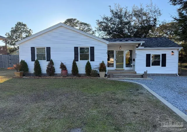 3rd image of 615 Sheppard Dr, Pensacola, FL 32507 | MLS# 677420