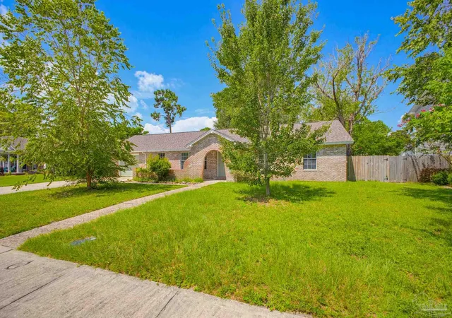 Photo 2 of Single family home for sale at 4240 Morelia Pl, Pensacola, FL 32504 | MLS# 688076 | Listing updated on 2026-09-09