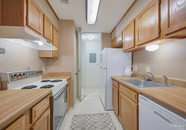 Photo 3 of Condo for sale at 2201 Scenic Hwy #I-5, Pensacola, FL 32503 | MLS# 688078 | Listing updated on 2026-10-07