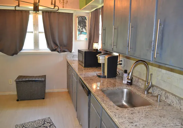 Photo 3 of Single family home for sale at 39 Sandalwood St, Pensacola, FL 32505 | MLS# 684290 | Listing updated on 2026-08-19