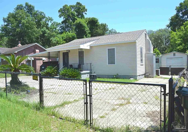 Photo 3 of Single family home for sale at 39 Sandalwood St, Pensacola, FL 32505 | MLS# 684290 | Listing updated on 2026-08-19