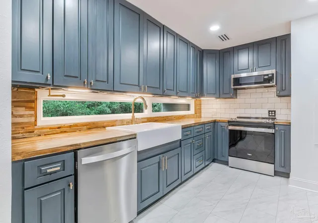 Photo 2 of Townhouse for sale at 8680 Scenic Hwy #7, Pensacola, FL 32514 | MLS# 684170 | Listing updated on 2026-09-08