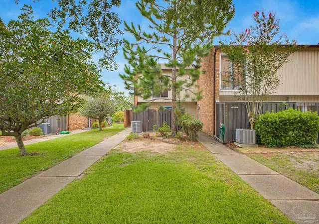 Photo 2 of Townhouse for sale at 4820 Huron Dr, Pensacola, FL 32507 | MLS# 688260 | Listing updated on 2026-09-14