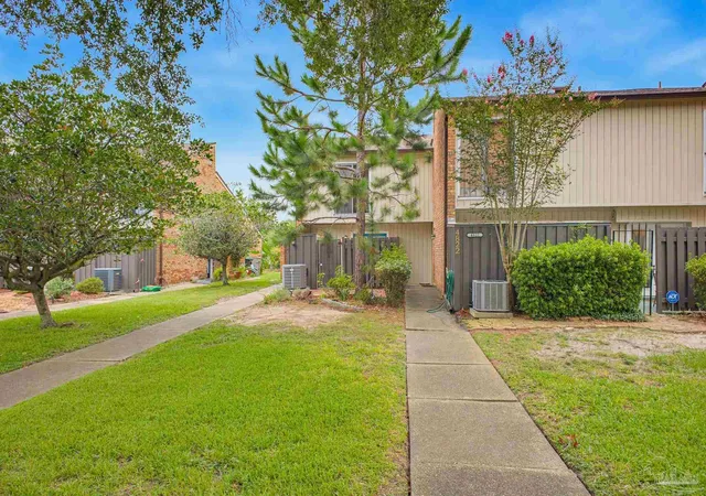 Photo 2 of Townhouse for sale at 4820 Huron Dr, Pensacola, FL 32507 | MLS# 688260 | Listing updated on 2026-09-14