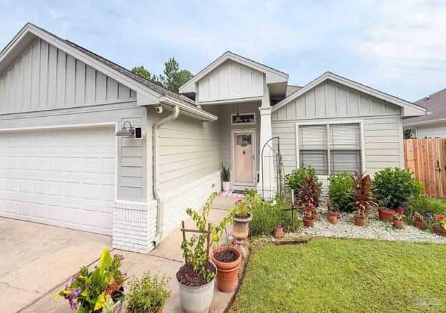 Photo 2 of Single family home for sale at 2545 Hartman Ct, Navarre, FL 32566 | MLS# 688125 | Listing updated on 2026-09-15
