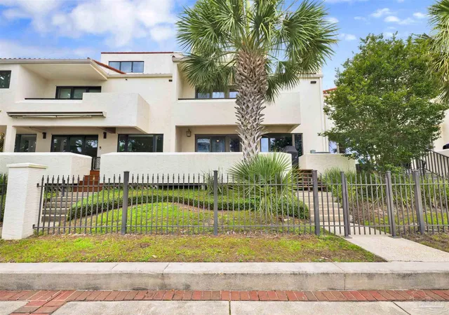 Listing Photo 5 - Condo for sale in building located at 4 Prt Royal Wy, Pensacola, FL 32502