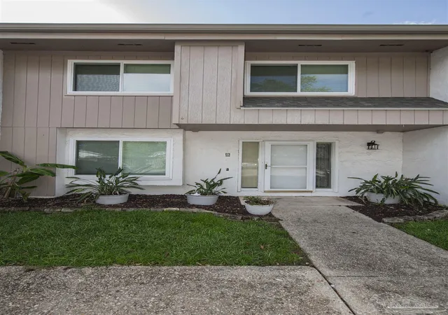 Photo 3 of Condo for sale at 3400 Wimbledon Dr #6, Pensacola, FL 32504 | MLS# 683572 | Listing updated on 2026-09-01