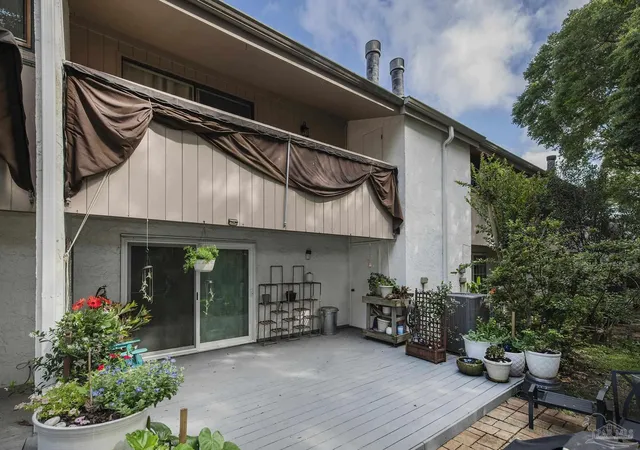 Listing Photo 4 - Condo for sale in building located at 3400 Wimbledon Dr, Pensacola, FL 32504 - Unit #6