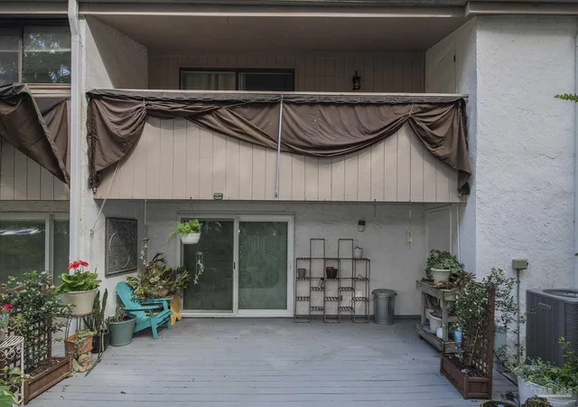 Listing Photo 5 - Condo for sale in building located at 3400 Wimbledon Dr, Pensacola, FL 32504 - Unit #6