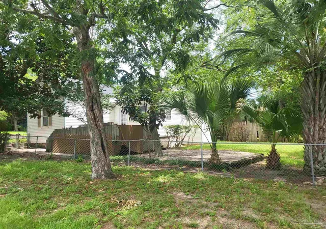 Photo 3 of Land for sale at 1301/1305 E La Rua St, Pensacola, FL 32501 | MLS# 687226 | Listing updated on 2026-08-25