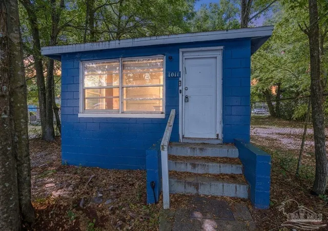 1st image of 1011 W Hatton St, Pensacola, FL 32501 | MLS# 681028