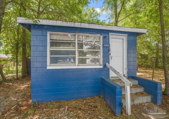 3rd image of 1011 W Hatton St, Pensacola, FL 32501 | MLS# 681028