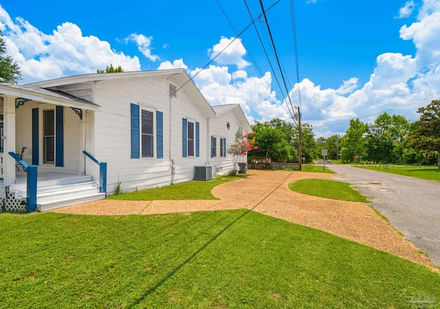 Photo 4 of Single family home for sale at 5300 Conecuh St, Milton, FL 32570 | MLS# 684625 | Listing updated on 2026-07-02