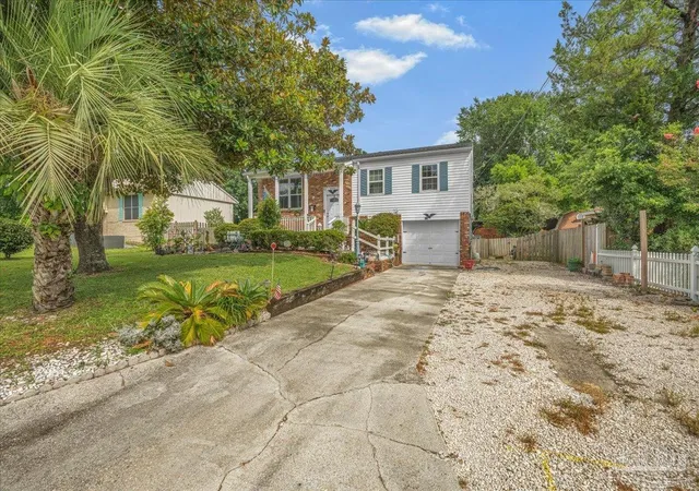 Photo 4 of Single family home for sale at 3310 Bluewater Dr, Pensacola, FL 32503 | MLS# 685746 | Listing updated on 2026-08-14