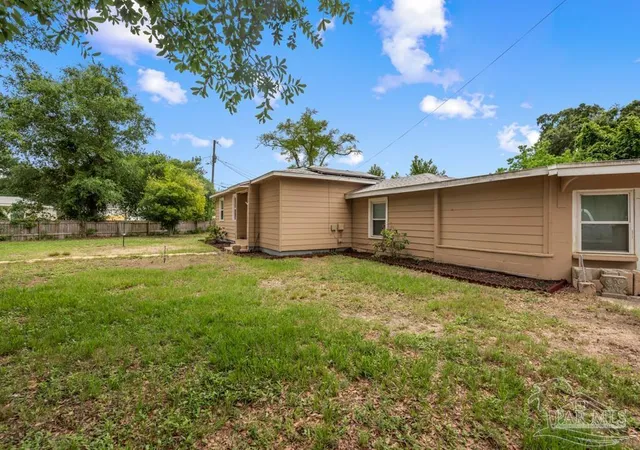 Photo 3 of Single family home for sale at 29 Mindoro Cir, Pensacola, FL 32507 | MLS# 682538 | Listing updated on 2026-09-29