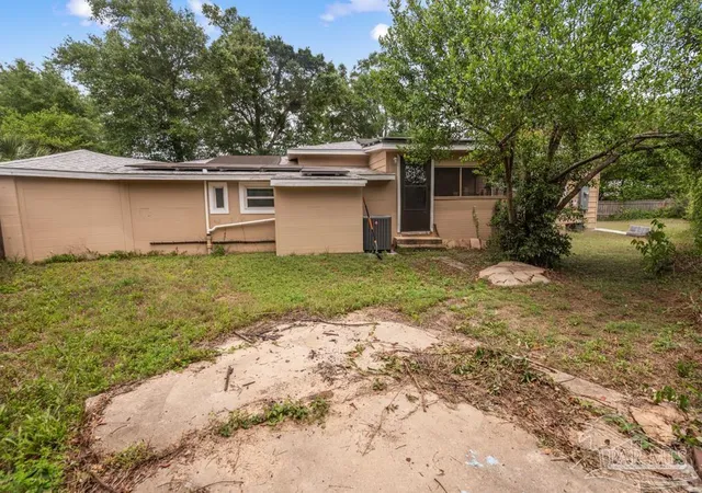 Photo 3 of Single family home for sale at 29 Mindoro Cir, Pensacola, FL 32507 | MLS# 682538 | Listing updated on 2026-09-29