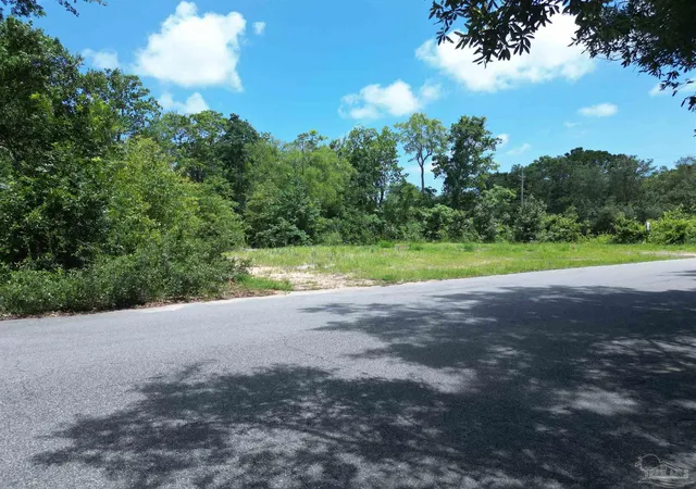 3rd image of 2900 E Sandpiper Cv, Navarre, FL 32566 | MLS# 684718